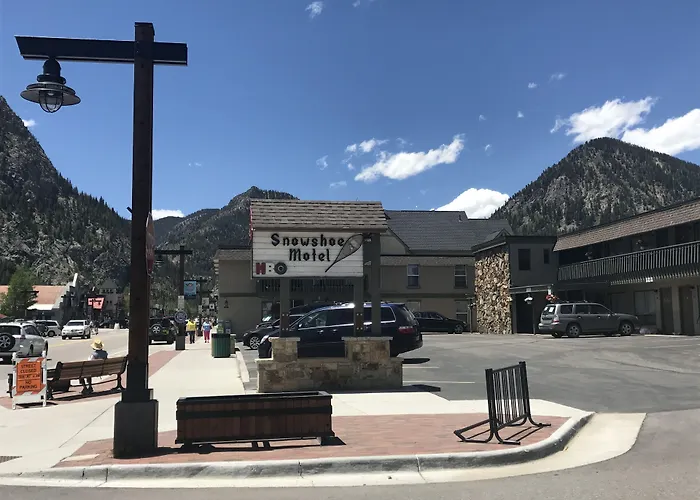 Snowshoe Motel